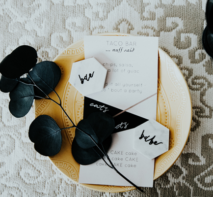 爱上海：Strolling on the paths in the back garden